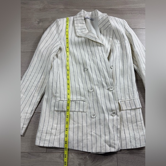 Camilla and Marc Nantucket Linen White Striped Blazer - Picture 11 of 12